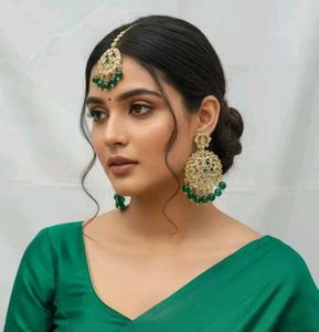 Exquisite Emerald &amp; Gold Kundan Jewelry Set