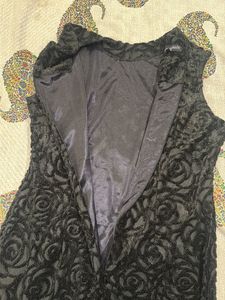 Chic Black Rose Textured Dress