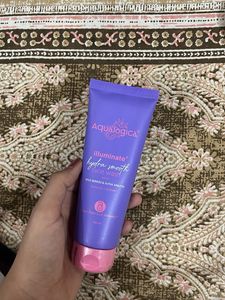 Aqualogica Illuminate Hydra Smooth Face Wash