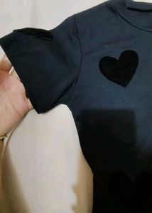 🕷️🕸️Black Heart Applique Cropped Top