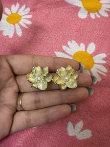 Charming Flower Stud Earrings