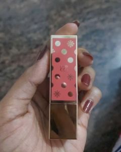 Estee Lauder blushing bow nude lipstick