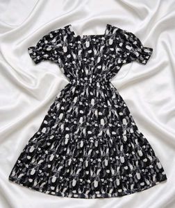 Chic Black & White Print Tiered Dress