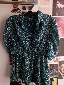Chic Floral Print Collared Top