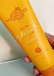 Aqualogica Glow Vitamin C Face Wash