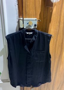 H&amp;M Sleek Black Sleeveless Button-Up Top