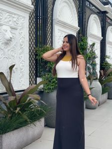 Chic Two-Tone Sleeveless Maxi Dress
