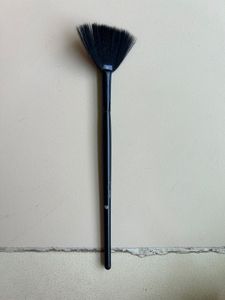 MAC Fan Brush