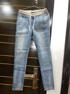 Light Wash Jogger Jeans
