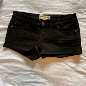 black denim shorts ♡‧₊˚*