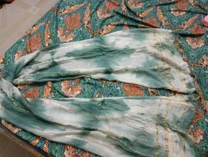 Tie-Dye Dupatta with Gold Stripes
