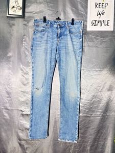 Emperio ARMANI WomenLight Wash Distressed Jeans