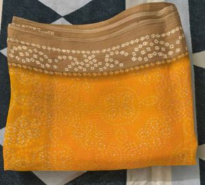 Freebies❤️&amp;  Elegant Yellow Patterned Saree