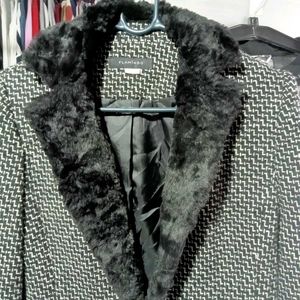 Chic Textured Blazer with Fur Collar