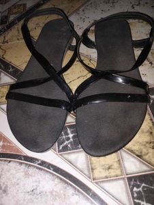 Black Flat Criss-cross Sandals For Women
