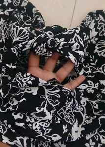Black Floral Tie-Back Puff Sleeve Top