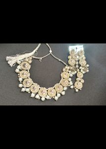 Exquisite Kundan &amp; Pearl Necklace Set