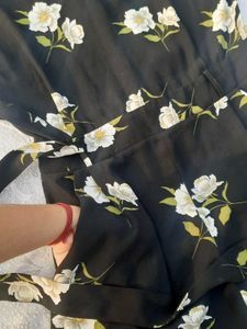 DOROTHY PERKINS Black floral playsuit
