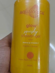 Aqualogica Glow Squishy Shower Gel