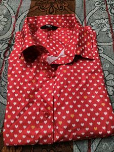 Chic Red Heart Print shirt
