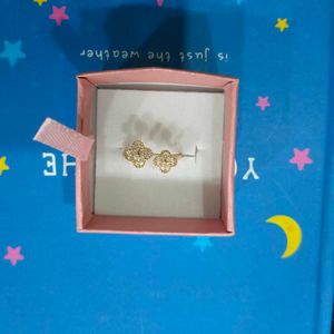 Elegant Clover Ring