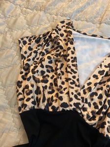 Chic Leopard Print V-Neck Top