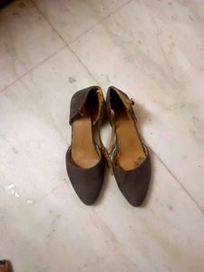 Chic Grey Pointed-Toe Flats with Ankle Strap