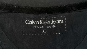 💎 CALVIN KLEIN BLACK T-SHIRT – CLASSY Women