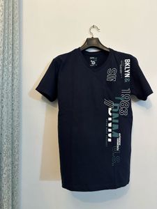 Men's Navy Blue V-Neck Graphic T-Shirt 🇩🇪