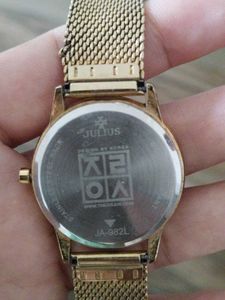 Elegant Gold Mesh Watch