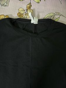 H&amp;M Classic Black Cropped T-Shirt