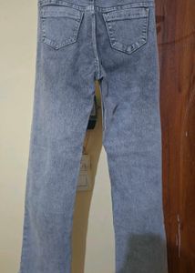 Light Grey Washed Straight-Leg Jeans 👖