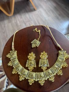 Elegant Gold Necklace &amp; Earring Set