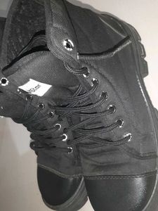 UniStar Black Canvas High-Top boots