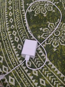 SUPERVOOC Fast Charger