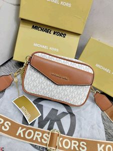 Michael Kors MAISIE 2-IN-1 Signature Camera Bag WD