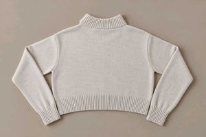 IVORY COLLARED V-NECK CROPPED KNIT SWEATER