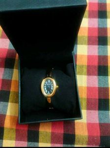 Elegant Gold Oval Watch