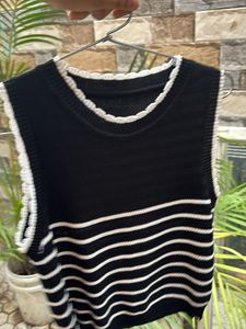 Chic Striped Sleeveless Knit Top