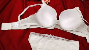 H&amp;M White Push-up Bra set