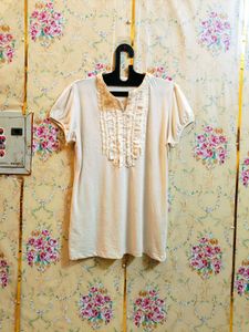 🇳🇿💫🎀Elegant Cream Ruffled V-Neck Top