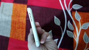 Panasonic eluga arc 2