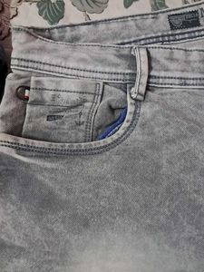 Grey Acid Wash Denim Jeans ✨️✨️