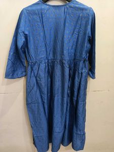 Blue Embroidered V-Neck Kurta