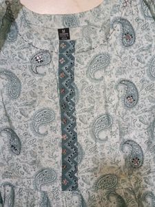 Stylish Paisley Print Kurta Set