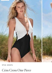 Venus Colorblock One-Piece Swimsuit