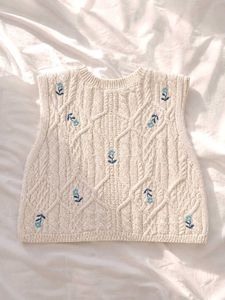 ZARA Embroidered Knit Vest🌸🪞✨️