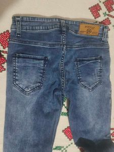 frayed hem denim jeans