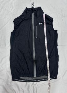 Nike Black Sleeveless Windbreaker Vest | Running &amp;