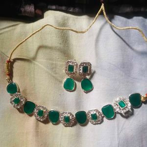Emerald Choker Necklace with Earrings